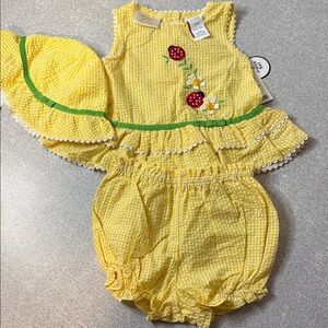 Adorable Yellow Gingham Hat and Outfit Set 3-6Months NWT